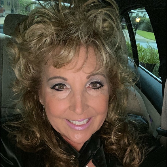 Meet your Posher, Tracy - Picture 2 of 2